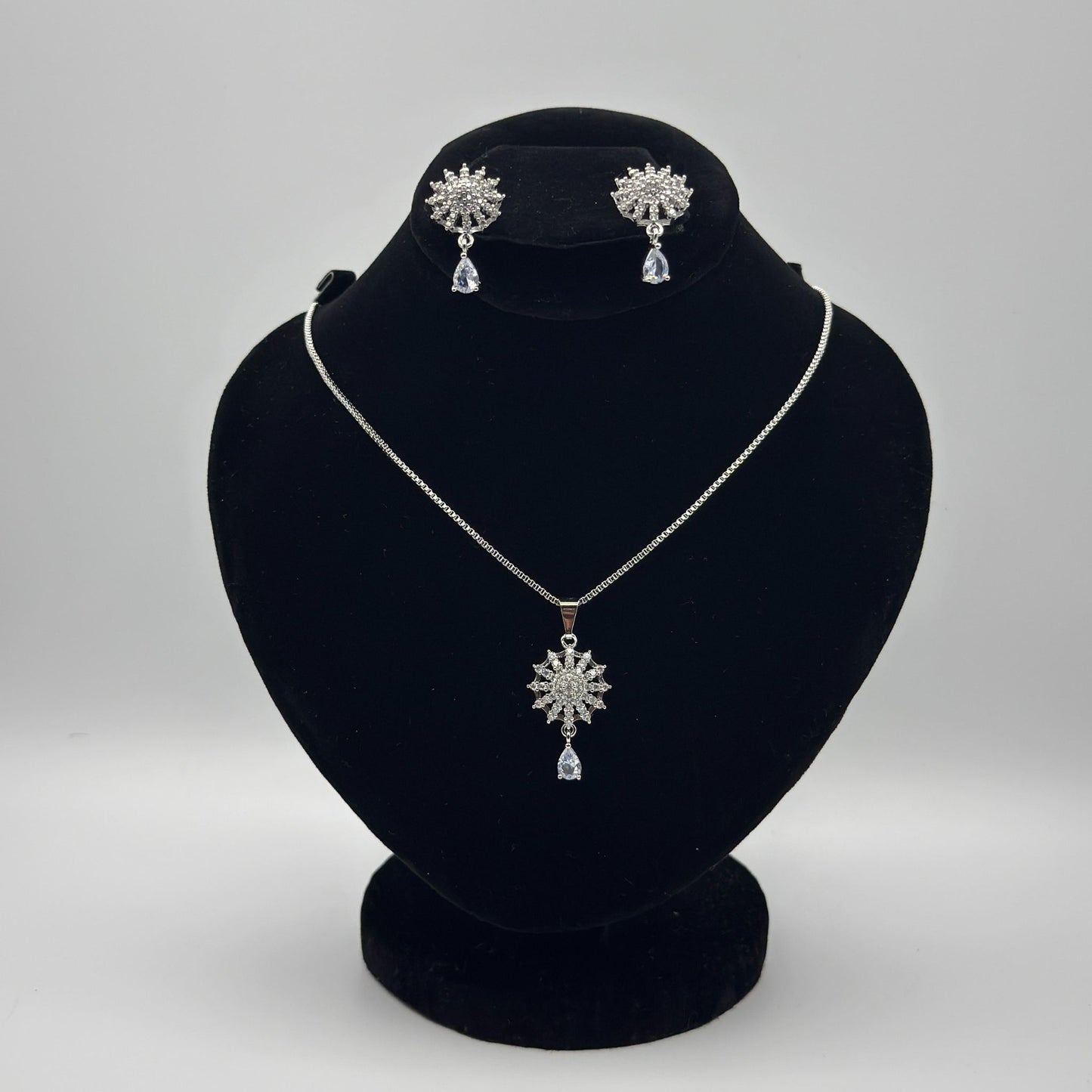 Silver-Plated Sunburst Locket Set –JSB-LOCKET-006