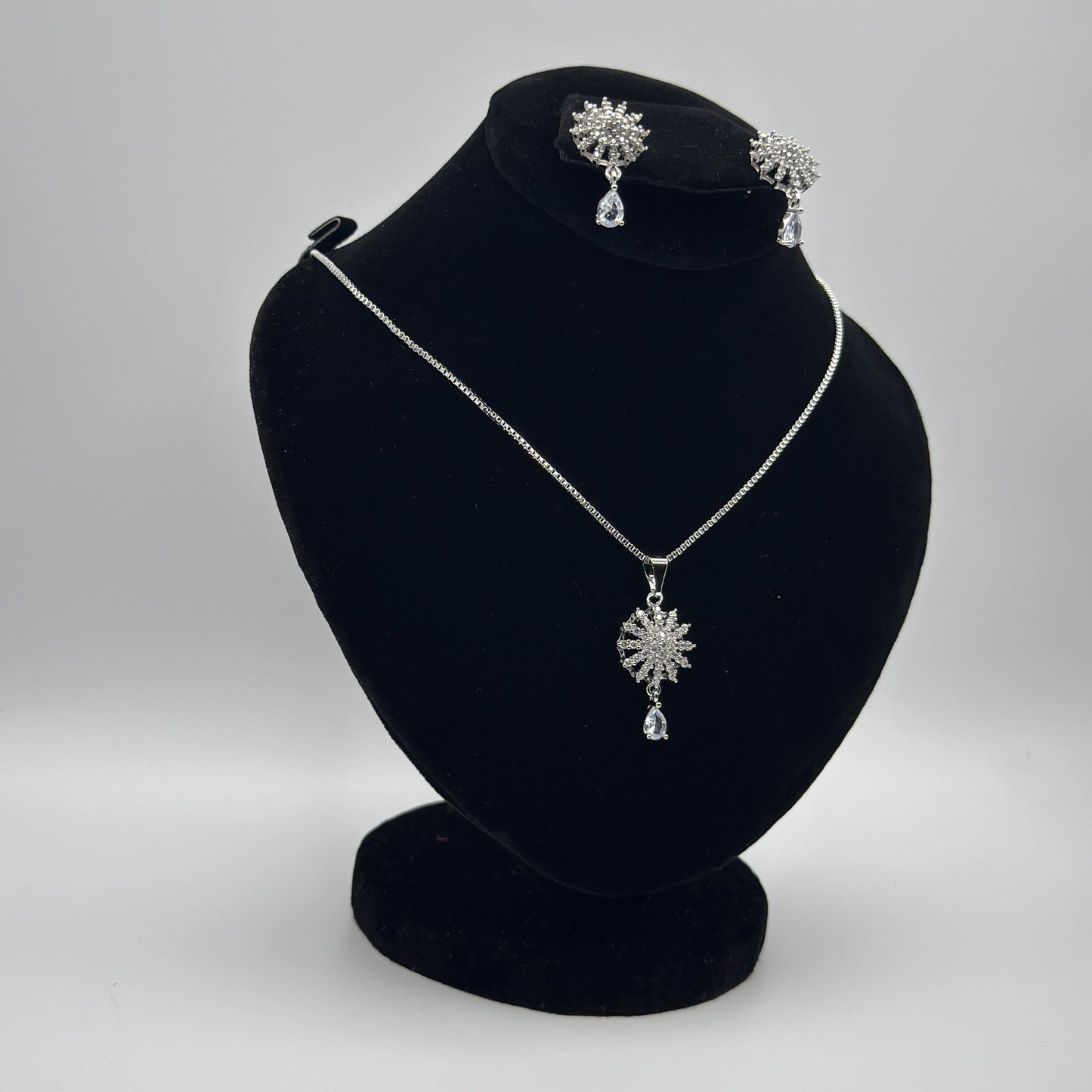 Silver-Plated Sunburst Locket Set –JSB-LOCKET-006
