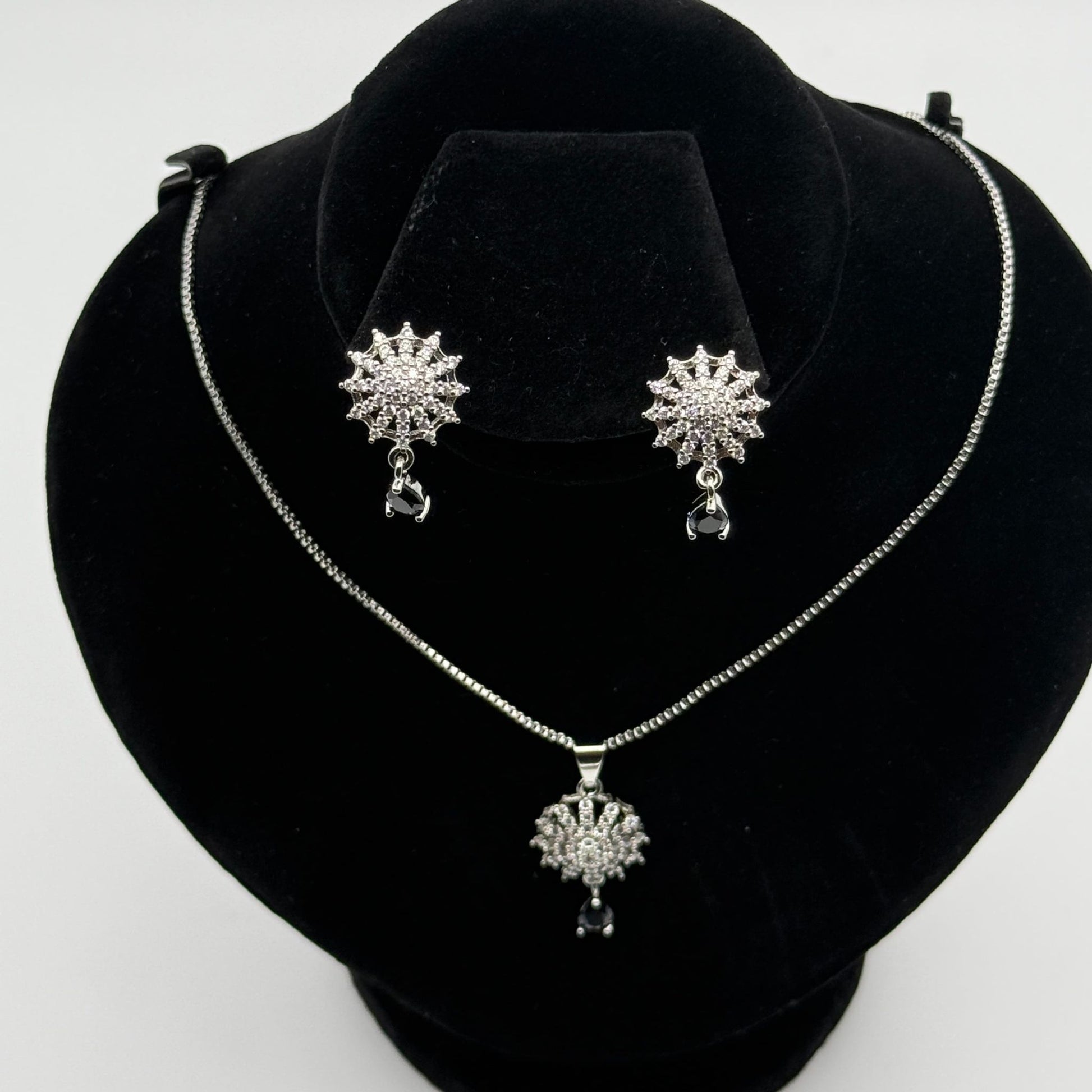 Silver-Plated Sunburst Locket Set –JSB-LOCKET-006